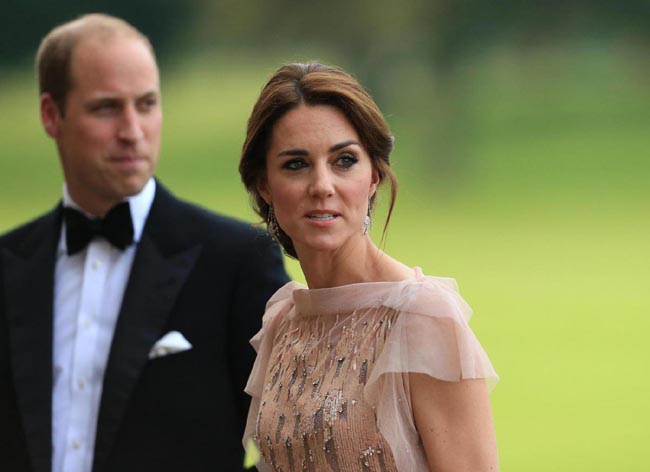 Kate Middleton, abito “riciclato” alla cerimonia funebre. FOTO Kate Middleton, abito “riciclato” alla cerimonia funebre. FOTO