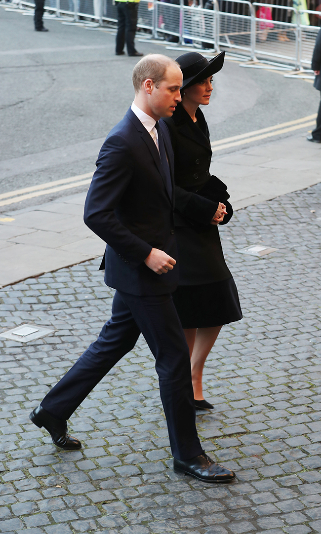 Kate Middleton, abito “riciclato” alla cerimonia funebre. FOTO Kate Middleton, abito “riciclato” alla cerimonia funebre. FOTO