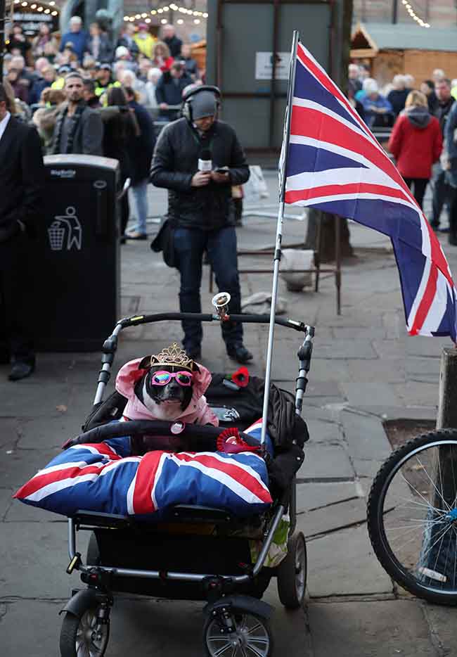 Kate Middleton, abito “riciclato” alla cerimonia funebre. FOTO Kate Middleton, abito “riciclato” alla cerimonia funebre. FOTO