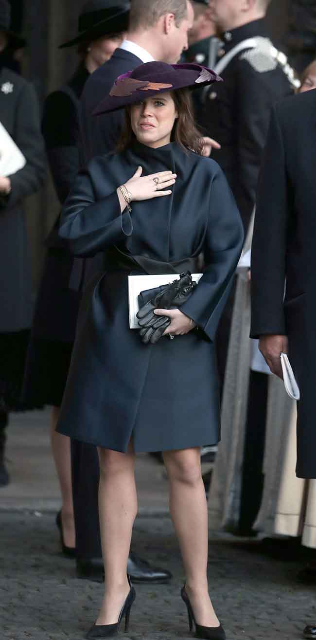 Kate Middleton, abito “riciclato” alla cerimonia funebre. FOTO Kate Middleton, abito “riciclato” alla cerimonia funebre. FOTO