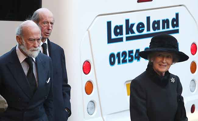 Kate Middleton, abito “riciclato” alla cerimonia funebre. FOTO Kate Middleton, abito “riciclato” alla cerimonia funebre. FOTO