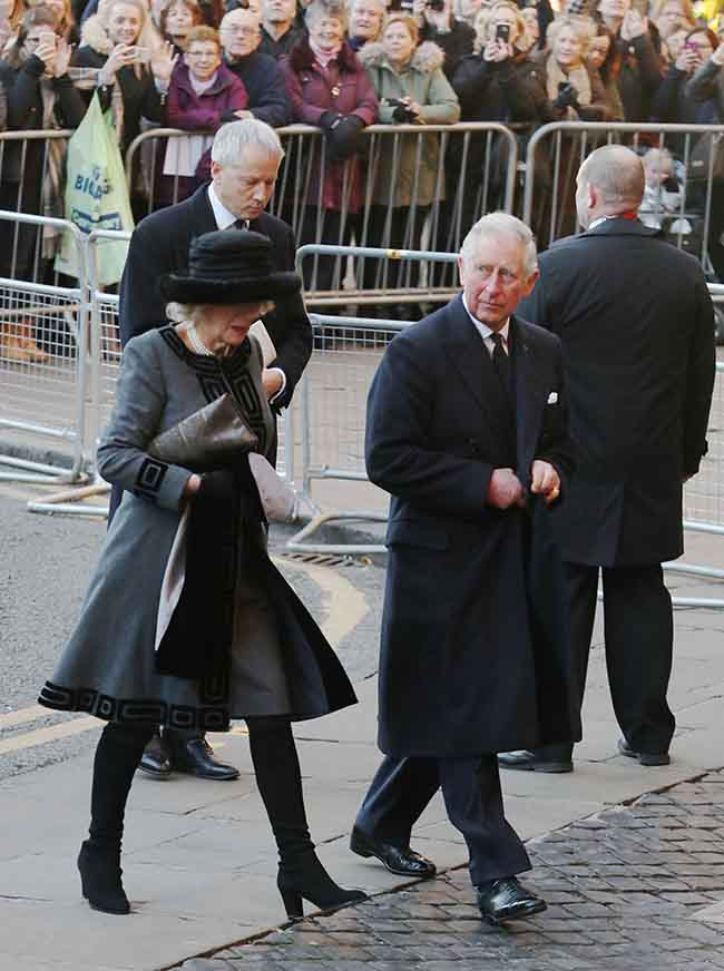 Kate Middleton, abito “riciclato” alla cerimonia funebre. FOTO Kate Middleton, abito “riciclato” alla cerimonia funebre. FOTO