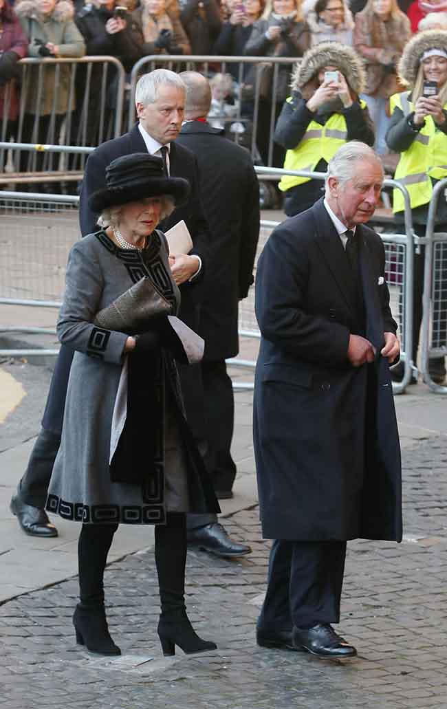 Kate Middleton, abito “riciclato” alla cerimonia funebre. FOTO Kate Middleton, abito “riciclato” alla cerimonia funebre. FOTO