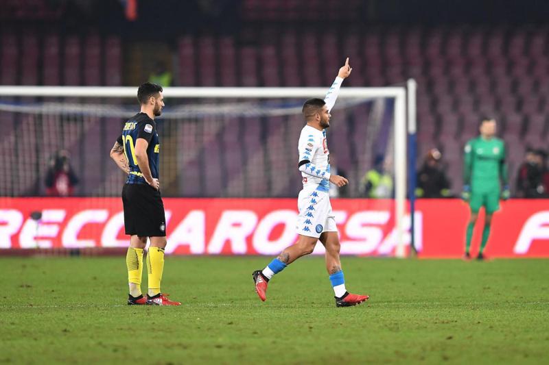 Napoli-Inter 3-0. Insigne e Hamsik affossano Pioli Napoli-Inter 3-0. Insigne e Hamsik affossano Pioli