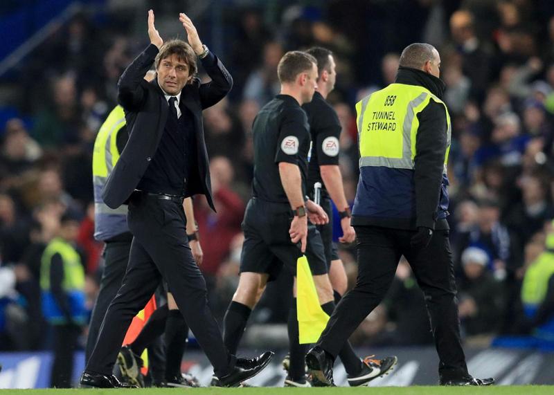 Chelsea vince in casa del Manchester City. Antonio Conte mette ko Guardiola Chelsea vince in casa del Manchester City. Antonio Conte mette ko Guardiola