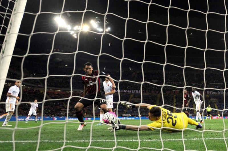 Carlos Bacca ancora fuori: non convocato per Milan-Crotone. E Montella….