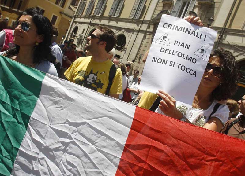 Rifiuti: “Grazie Cerroni”, firmato Pecoraro”. In udienza il Prefetto dimentica