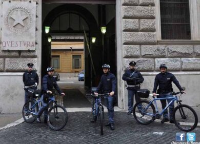 Sicurezza: Natale “sorvegliato” da pattuglie in bici e auto elettriche