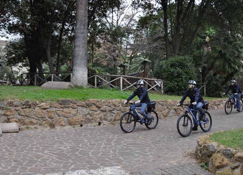 Sicurezza: Natale “sorvegliato” da pattuglie in bici e auto elettriche Sicurezza: Natale “sorvegliato” da pattuglie in bici e auto elettriche