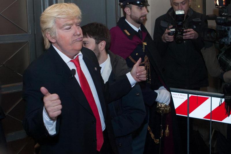 Prima alla Scala, i vip e i loro look: Signorini in tunica, Trump e… FOTO Prima alla Scala, i vip e i loro look: Signorini in tunica, Trump e… FOTO