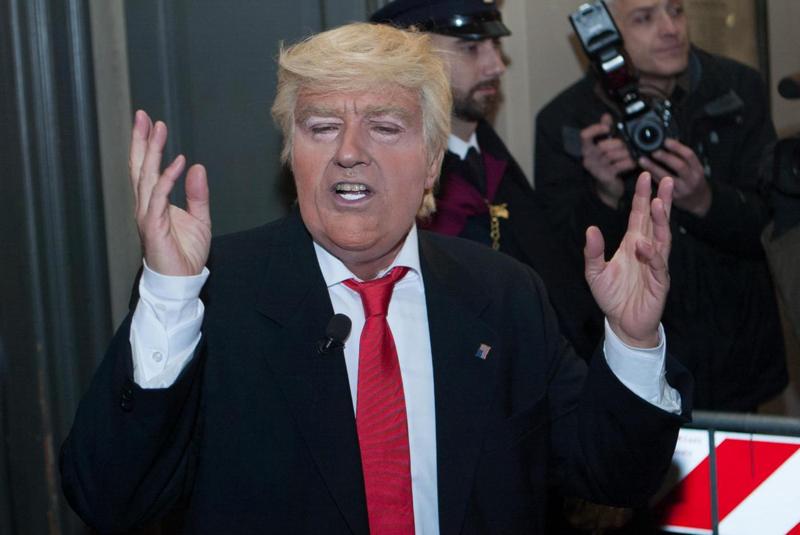 Prima alla Scala, i vip e i loro look: Signorini in tunica, Trump e… FOTO Prima alla Scala, i vip e i loro look: Signorini in tunica, Trump e… FOTO
