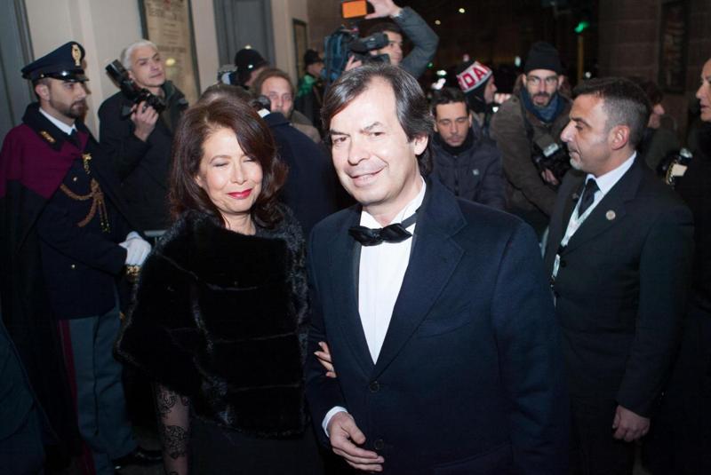 Prima alla Scala, i vip e i loro look: Signorini in tunica, Trump e… FOTO Prima alla Scala, i vip e i loro look: Signorini in tunica, Trump e… FOTO