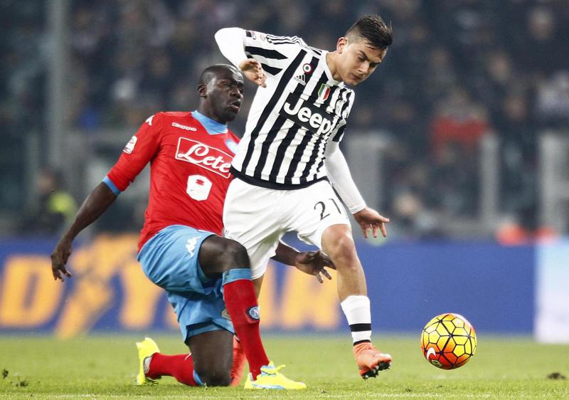 Napoli, elongazione legamento ginocchio per Koulibaly