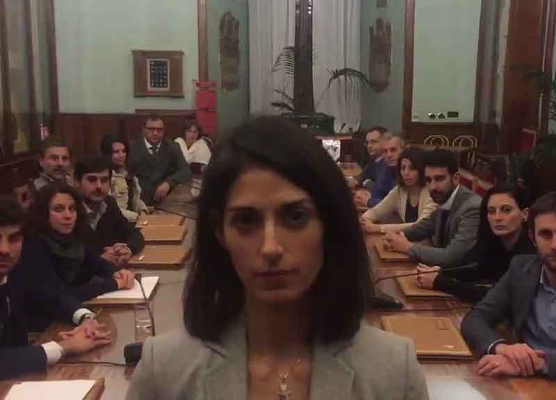 Roma, traffico rifiuti: l’indagata Paola Muraro si dimette. Raggi traballa Roma, traffico rifiuti: l’indagata Paola Muraro si dimette. Raggi traballa