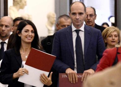 Roma, Giunta a perdere: il cimitero dei “caduti” di Virginia Raggi