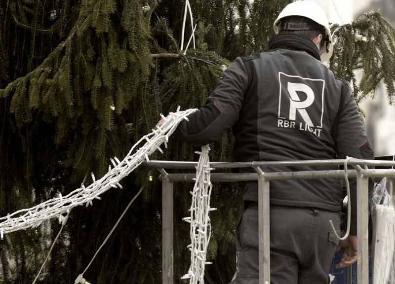 Facebook boccia l’albero di Natale della tristezza e il Comune corre ai ripari Facebook boccia l’albero di Natale della tristezza e il Comune corre ai ripari