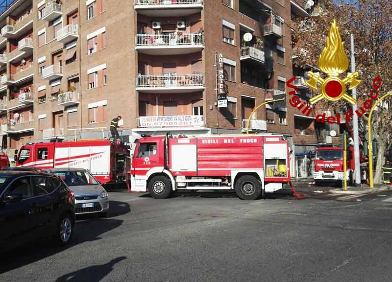 In fiamme la casa di Isabella Biagini. Era sotto sfratto e ridotta in miseria In fiamme la casa di Isabella Biagini. Era sotto sfratto e ridotta in miseria