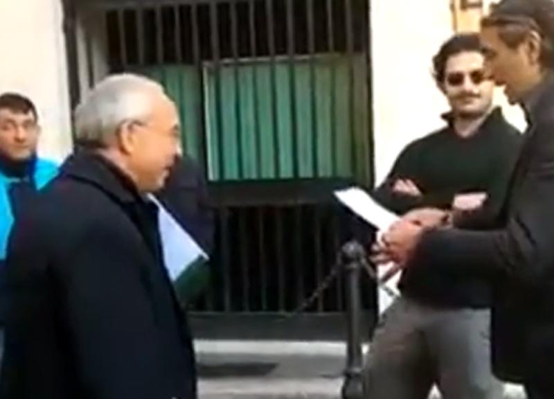 Forconi ‘arrestano’ l’ex deputato Osvaldo Napoli. Lui: “Delinquenti seriali” Forconi ‘arrestano’ l’ex deputato Osvaldo Napoli. Lui: “Delinquenti seriali”