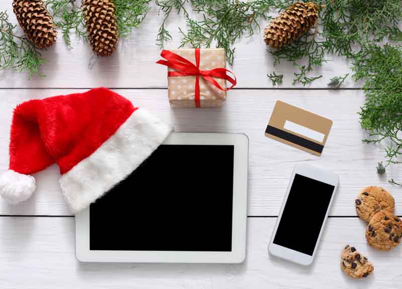 Natale, regali hitech. Triplicano le richieste per assicurare smartphone e pc Natale, regali hitech. Triplicano le richieste per assicurare smartphone e pc