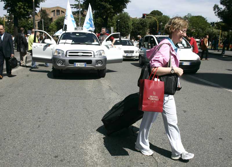 Turisti coi pullman a Tor Bella Monaca. L’ultima follia del Comune di Roma Turisti coi pullman a Tor Bella Monaca. L’ultima follia del Comune di Roma