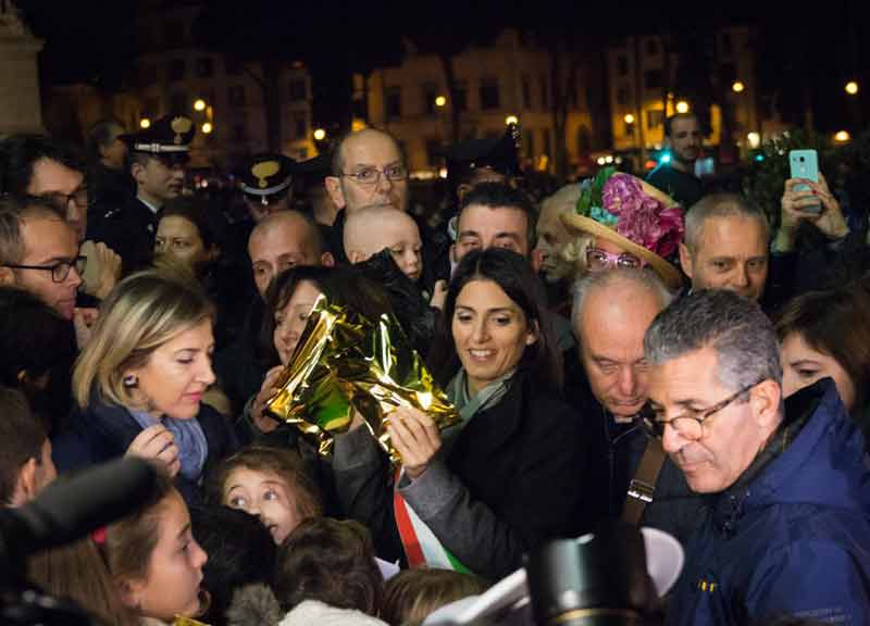 Facebook boccia l’albero di Natale della tristezza e il Comune corre ai ripari Facebook boccia l’albero di Natale della tristezza e il Comune corre ai ripari