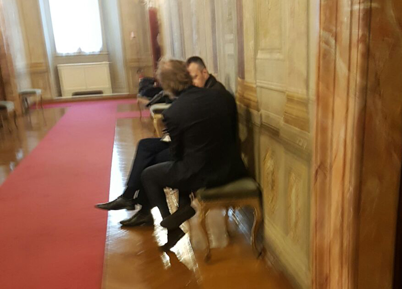 Governo, Tosi e Lotti appartati in Senato. Foto esclusiva di Affaritaliani.it Governo, Tosi e Lotti appartati in Senato. Foto esclusiva di Affaritaliani.it