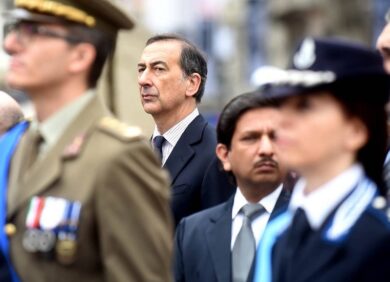 Sala, il giorno più lungo: riunione di Giunta, poi la sospensione dal Prefetto