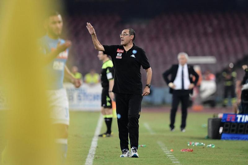Napoli, Sarri: “Otto rigori alla Roma e zero a noi. Strano…” Napoli, Sarri: “Otto rigori alla Roma e zero a noi. Strano…”