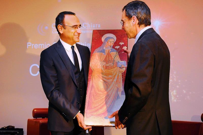 Carlo Conti riceve il Premio Santa Chiara 2016 Carlo Conti riceve il Premio Santa Chiara 2016