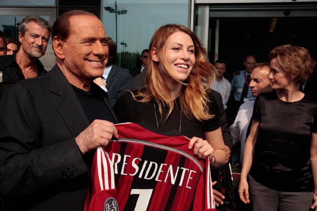 Milan, Berlusconi: “Per fermare la Juventus bisogna cambiare gli arbitri e…” Milan, Berlusconi: “Per fermare la Juventus bisogna cambiare gli arbitri e…”