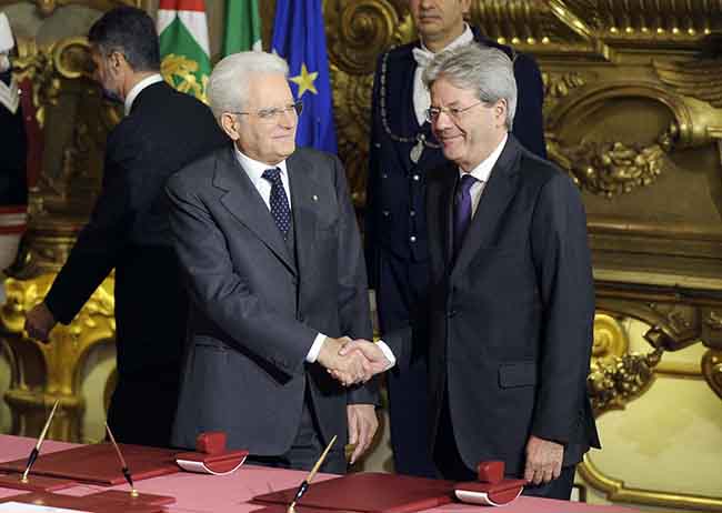 Governo: tutti fermi ci sono le vacanze! Governo: tutti fermi ci sono le vacanze!