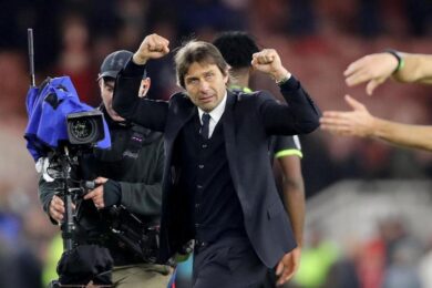 Chelsea, Antonio Conte pesca in Serie A: offerte per Nainggolan e Kessiè