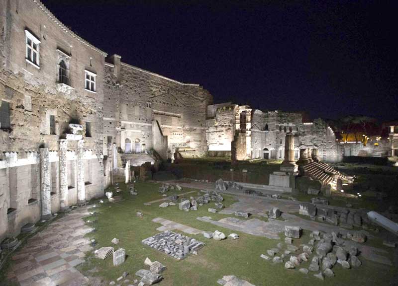 Capodanno, Roma si riconsola con i “cocci”. I Fori non tradiscono mai Capodanno, Roma si riconsola con i “cocci”. I Fori non tradiscono mai