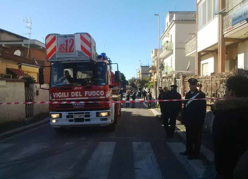 Acilia sconvolta dalla tragedia. La Procura dispone perizia tecnica sul crollo