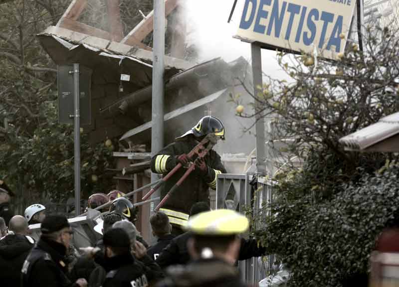 Acilia sconvolta dalla tragedia. La Procura dispone perizia tecnica sul crollo