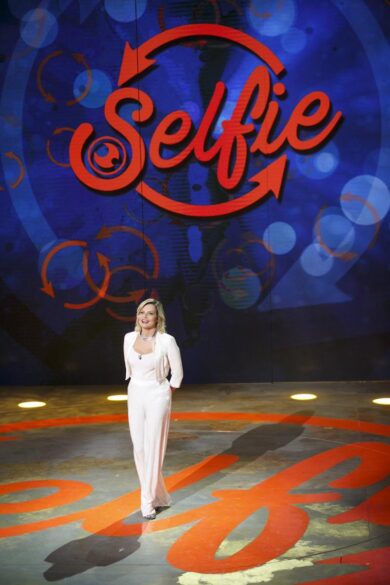 Selfie chiude col botto Simona Ventura: Canale 5 leader degli ascolti