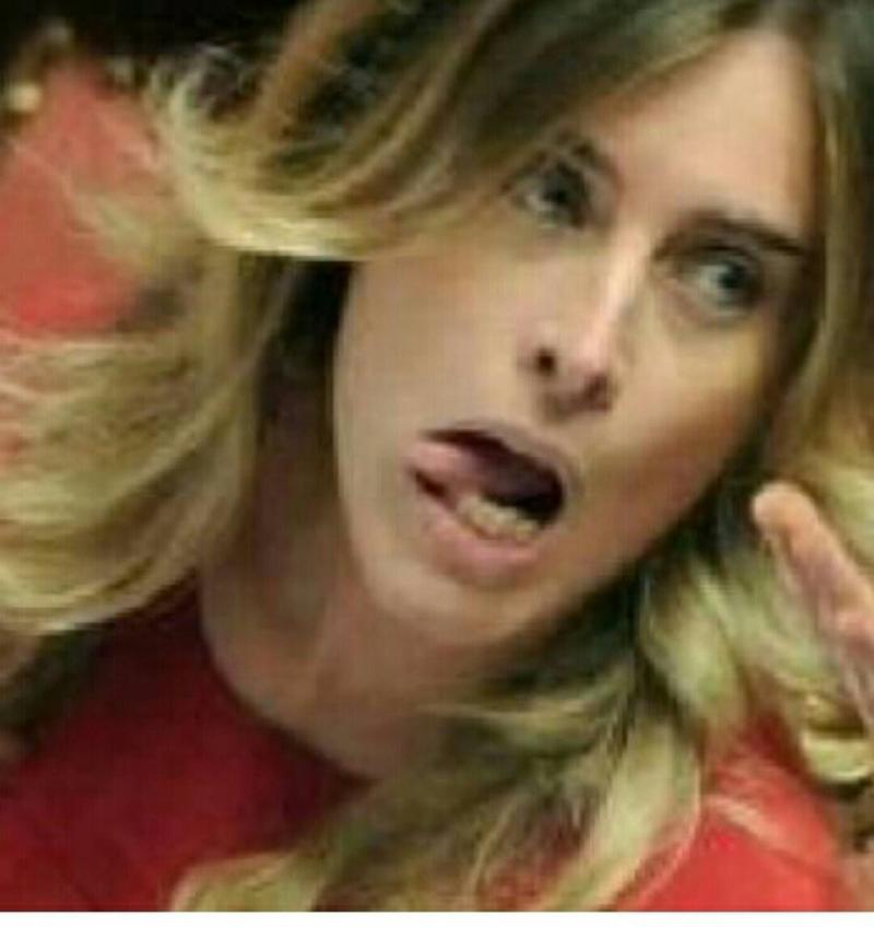 Vip 2016, la moda dà scandalo: gli spacchi mostrano l’inguine. Foto Vip 2016, la moda dà scandalo: gli spacchi mostrano l’inguine. Foto