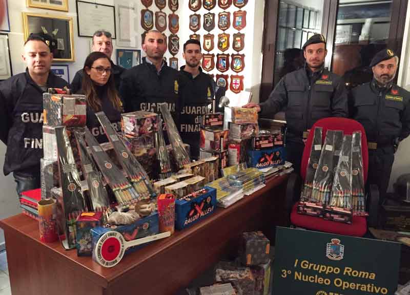 La guerra dei “botti”: bottino da 700 chili sequestrati dalle Fiamme Gialle La guerra dei “botti”: bottino da 700 chili sequestrati dalle Fiamme Gialle