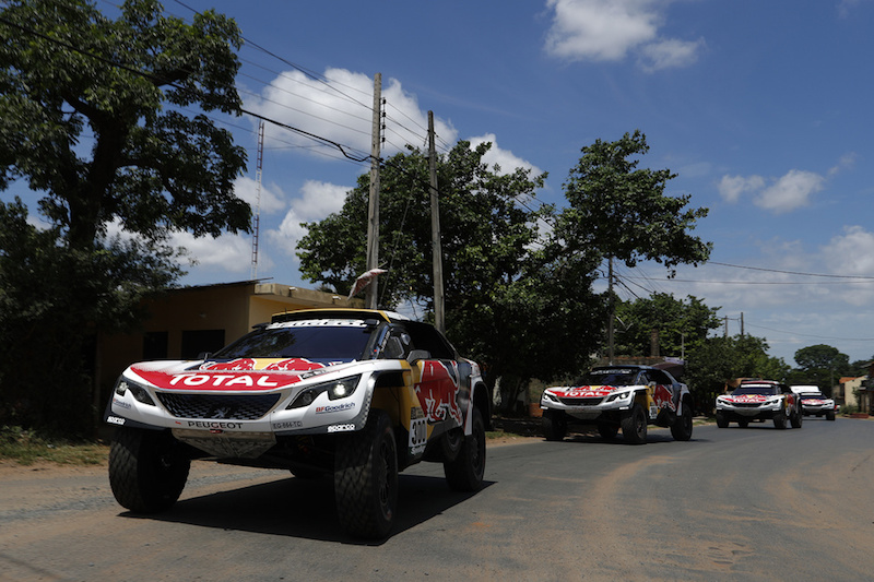 Il Team Peugeot  pronto per la partenza della Dakar 2017