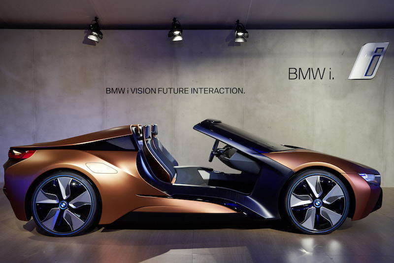 BMW HoloActive: ologrammi e guida autonoma sono una realtà BMW HoloActive: ologrammi e guida autonoma sono una realtà