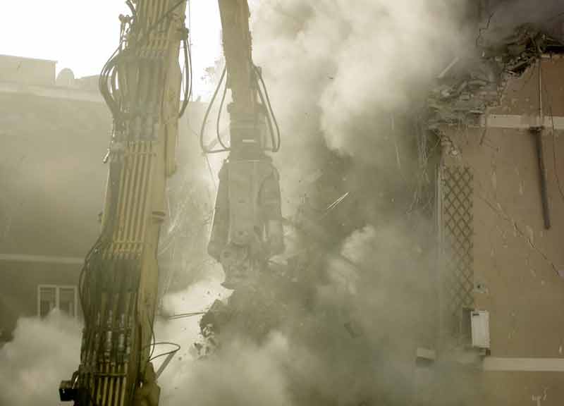 Roma, demolita la palazzina alla Farnesina crollata. In corso indagine Procura Roma, demolita la palazzina alla Farnesina crollata. In corso indagine Procura