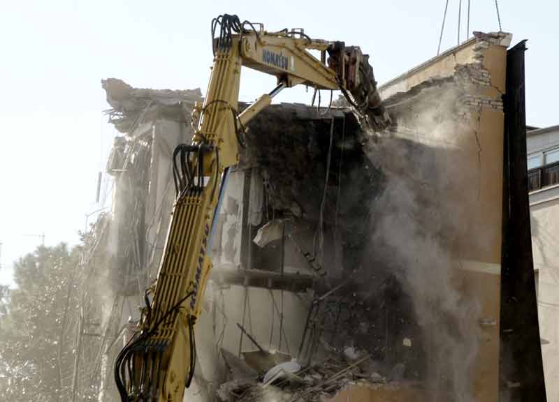 Roma, demolita la palazzina alla Farnesina crollata. In corso indagine Procura Roma, demolita la palazzina alla Farnesina crollata. In corso indagine Procura