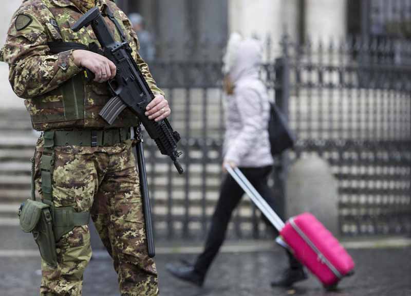 Terrorismo, arrestato nel Lazio un presunto affiliato ad al Qaida