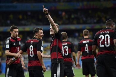 Fifa, Mondiale di calcio a 48 squadre: un business da 630 milioni. Ma è guerra