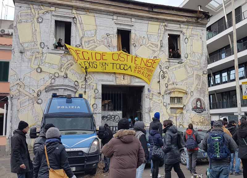 Roma, centro sociale Alexis a Ostiense: tentativo di sgombero ad alta tensione Roma, centro sociale Alexis a Ostiense: tentativo di sgombero ad alta tensione