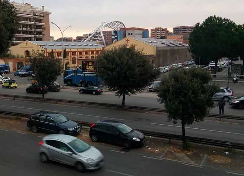 Roma, centro sociale Alexis a Ostiense: tentativo di sgombero ad alta tensione Roma, centro sociale Alexis a Ostiense: tentativo di sgombero ad alta tensione