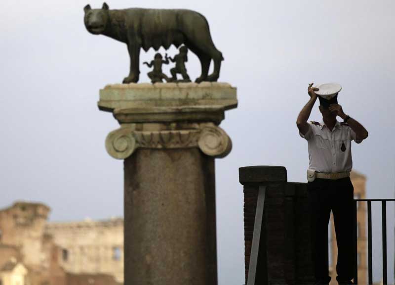 “Vietato parlare coi giornalisti”. Al Comune di Roma dipendenti “virtuosi” “Vietato parlare coi giornalisti”. Al Comune di Roma dipendenti “virtuosi”