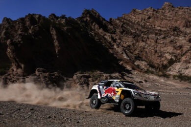 DAKAR  tripletta Peugeot nella decima tappa