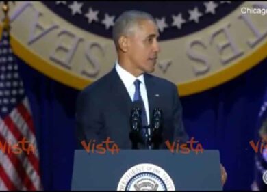 Dalle lacrime all’abbraccio con la famiglia: il discorso di addio di Obama