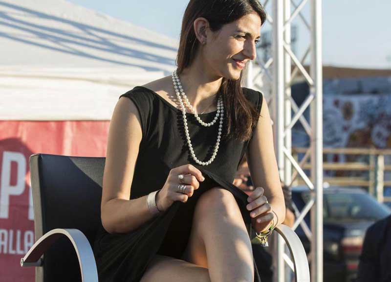 Tonfo Virginia Raggi: penultimo sindaco d’Italia. Chiara Appendino superstar Tonfo Virginia Raggi: penultimo sindaco d’Italia. Chiara Appendino superstar